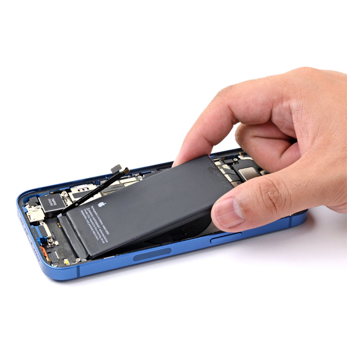 Замена аккумулятора на iPhone 13